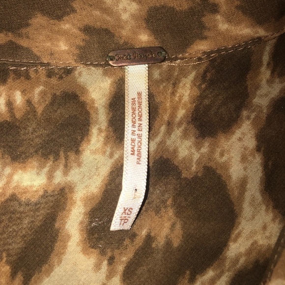 2/$30 Free People Sheer Cheetah Leopard Animal Print Button Down Top Sz XS - Picture 3 of 3